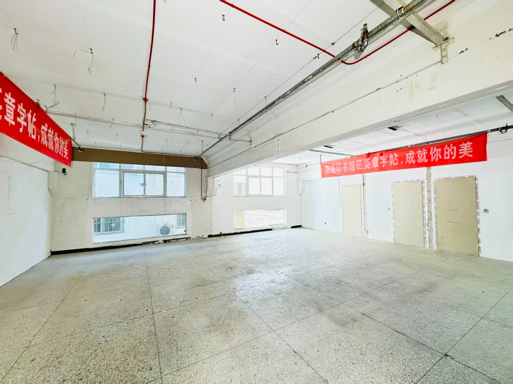 和昌中央城邦商铺重点吸引人工智能应用、数字经济、电商直播、智能制造服务、软件开发、科技创新企业及创业团队入驻